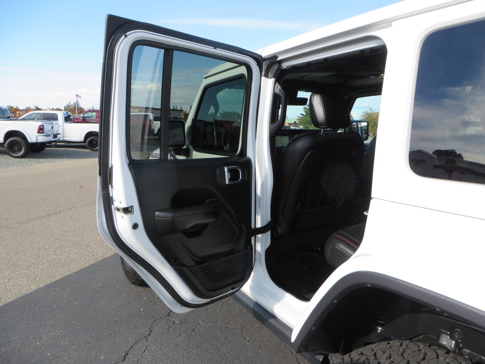 2021 White /BLACK Jeep Wrangler Unlimited Rubicon (1C4HJXFN6MW) with an 2.0L L4 DOHC 16V TURBO engine, automatic transmission, located at 2630 Grass Valley Highway, Auburn, CA, 95603, (530) 508-5100, 38.937893, -121.095482 - Photo #36
